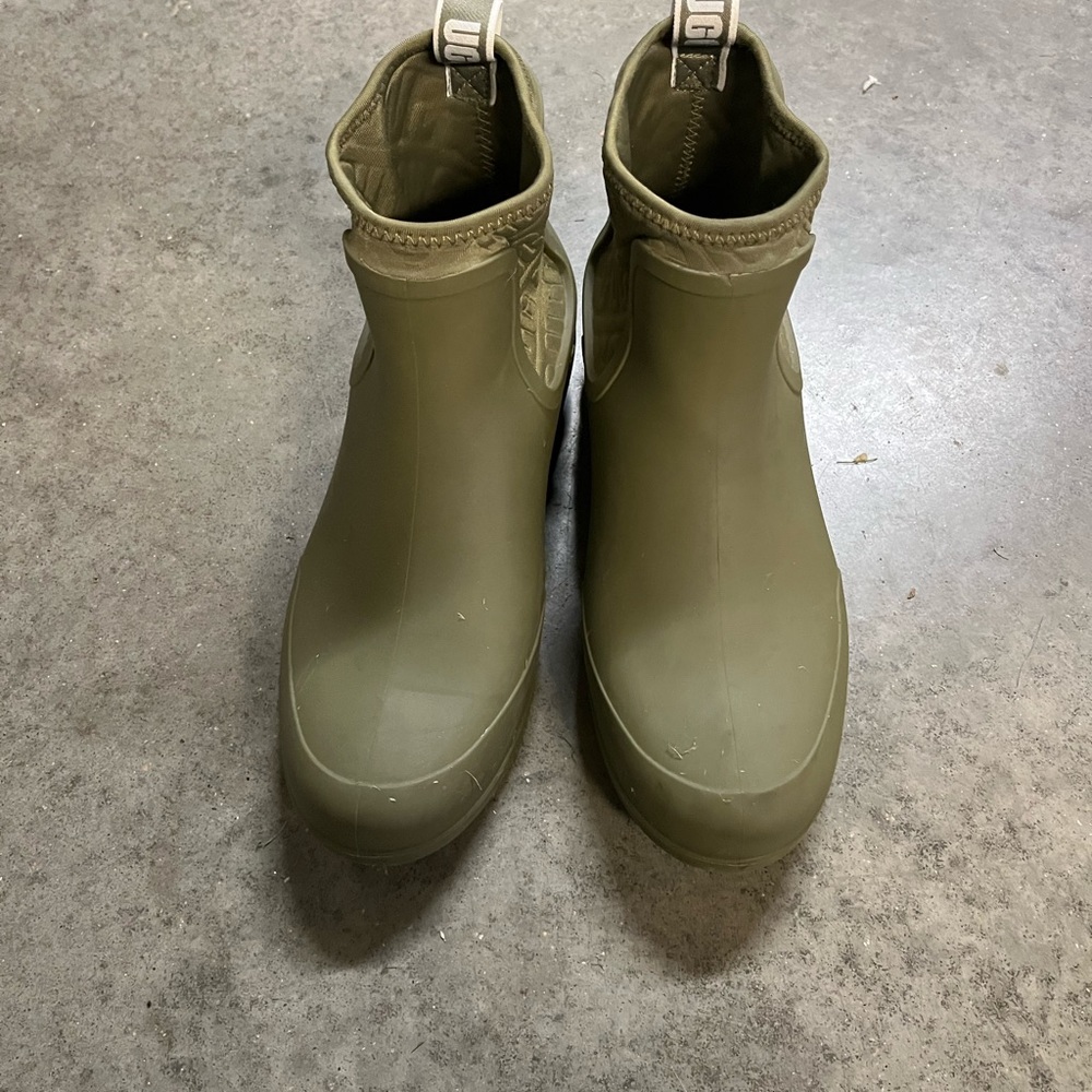 Ugg Chevonne rain boots